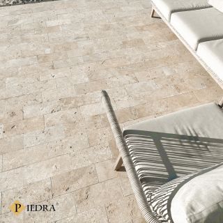 Fádní keramická či betonová dlažba, kterou má každý… nebo raději opravdový kámen za stejnou cenu? Přírodní travertin není...