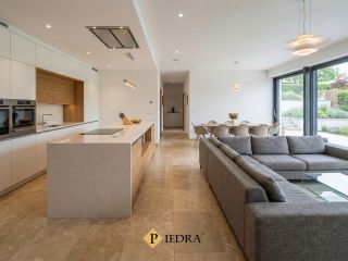 Pravý přírodní mramor patří do interiérů bez ohledu na styl nebo dobu. Není výsadou paláců a reprezentativních sídel – při...